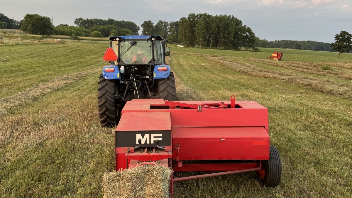 Square hay operation