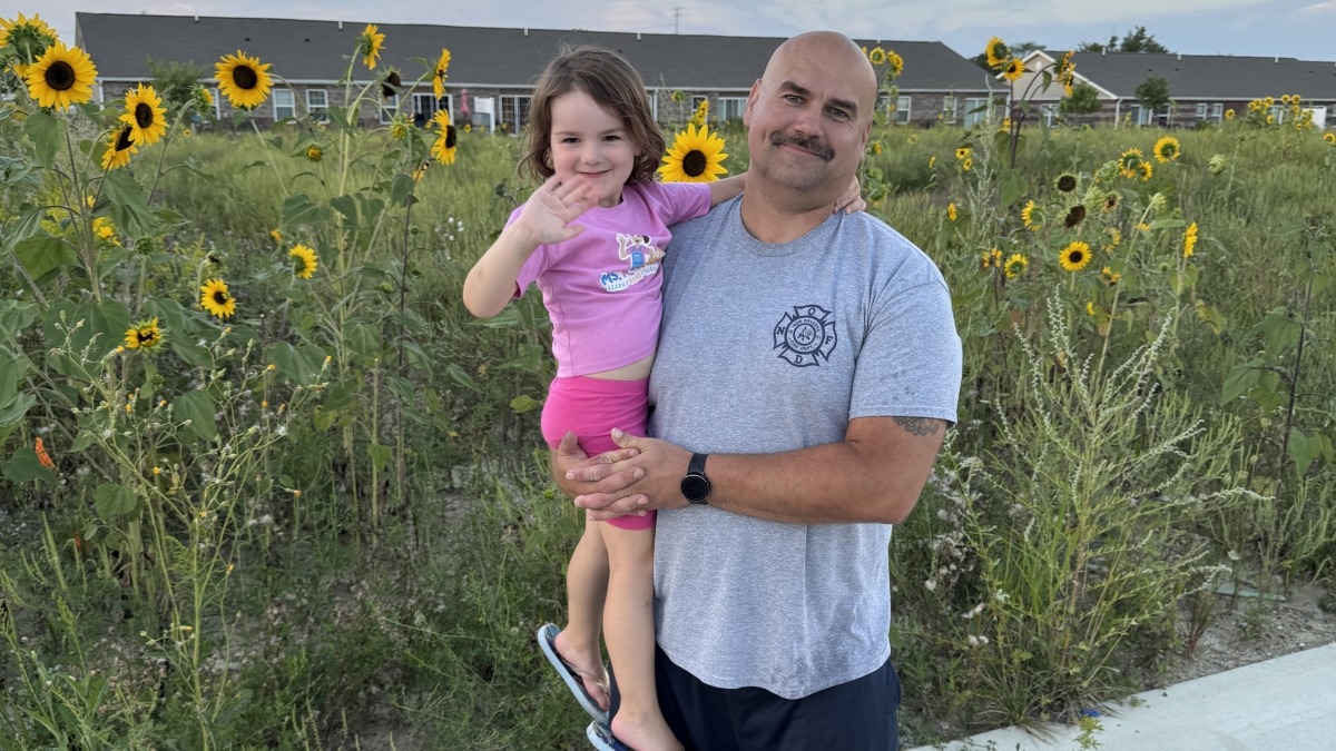 Dad & Meredith in front of sunflowers
