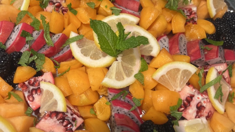Diamond Sweetness Creation (Seasonal Fruit Platter)