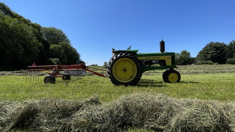 JD 530 raking tractor 