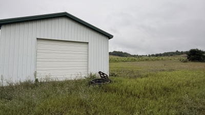 20x30 barn with no electric or water or insulation. 